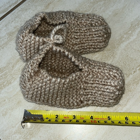 Knitted Taupe Kids/Toddler Booties/Slippers ~6” - Picture 1 of 3